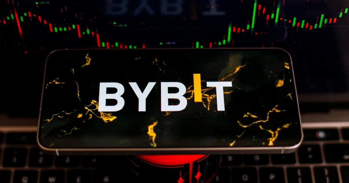 Bybit遭駭最新》凍結近4300萬鎂、存提款恢復，但用戶要注意這件事Bybit 遭駭事件導致 14.6 億美元資產被盜！本文更新事件後續：業界合作凍結近4300萬鎂、官方聲稱存提款恢復正常等，用戶還要注意什麼事？
