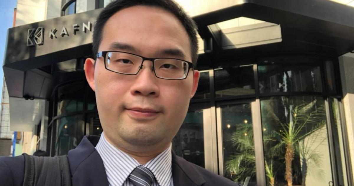 ACE交易所創辦人再爆RWA詐騙！涉靠「普洱茶代幣化」捲走2千萬ACE王牌交易所創辦人潘奕彰的垃圾幣詐騙案仍在審理，昨晚再爆涉入「普洱茶代幣化」RWA 詐騙案，與帝德國際合作，宣稱藝術品、普洱茶等虛實資產有獲利前景，詐騙近百名投資人2,000萬元。