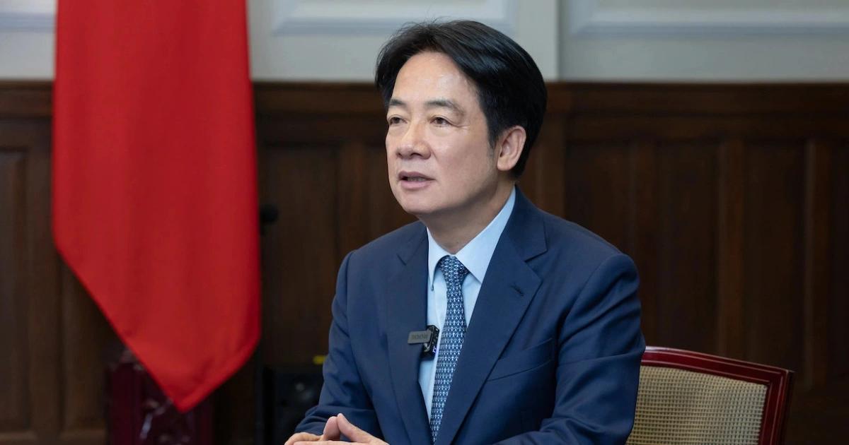 台幣狂升！賴清德發4張圖穩民心，彭博記者：央行為何放任升值台幣近日狂升值，賴清德總統發布影片解釋升值原因並穩民心，強調台灣經濟體質良好。央行總裁楊金龍也召開記者會，澄清匯率談判謠言，並指出已適度進場調節，但市場預期心理強烈。