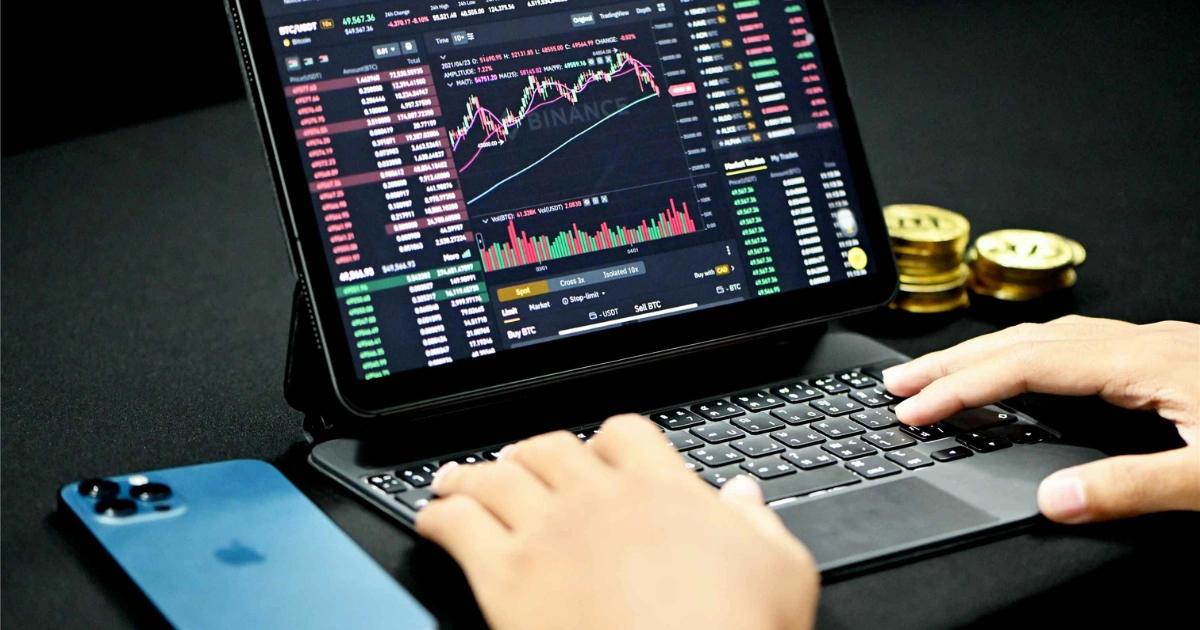 券商接幣、交易所破圈！從富途到Bybit美股，幣股互通是趨勢？富途開放 BTC、ETH、USDT 儲值，加密平台拓展支付與傳統資產交易，幣股互通成為新趨勢，市場進一步邁向主流金融整合。