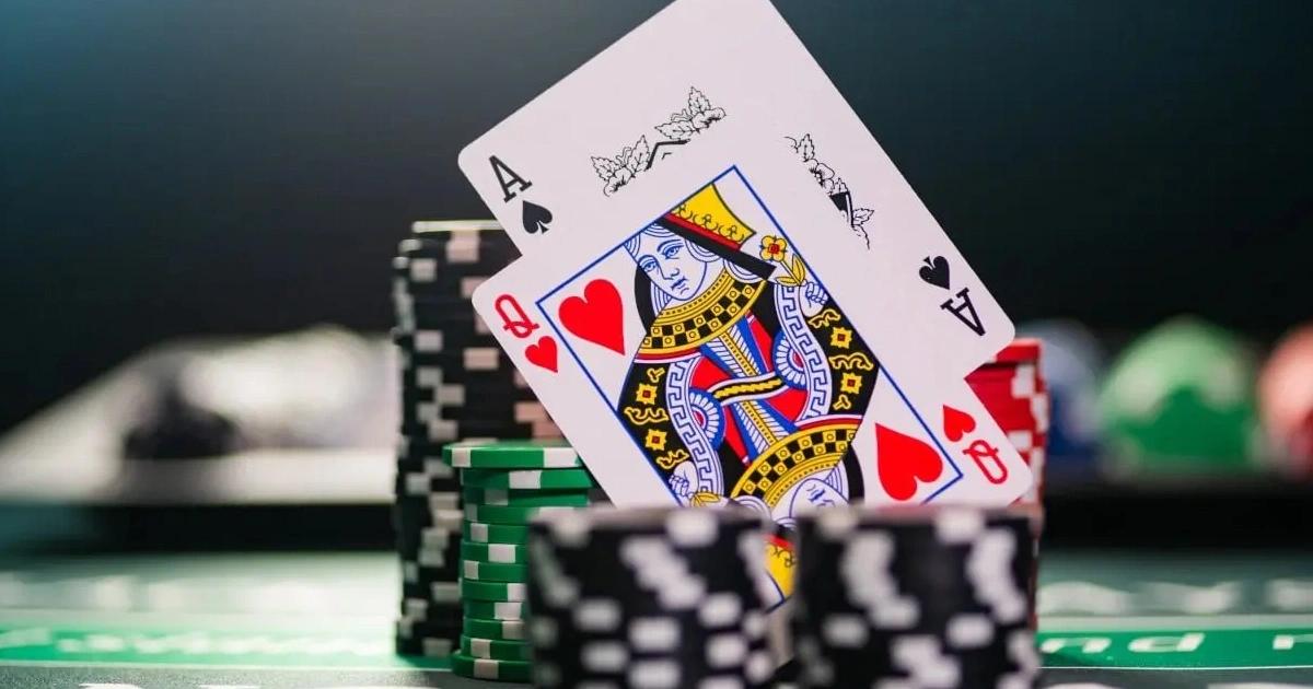 玩21點就能賺比特幣！Blackjack手遊介紹：基礎教學一次看玩21點遊戲就能賺比特幣！THNDR Games 推出21點手遊《Blackjack》，玩家可透過PvP模式對戰，運用策略贏取比特幣。遊戲需支付比特幣入場，具有博弈風險，請謹慎評估財務狀況。