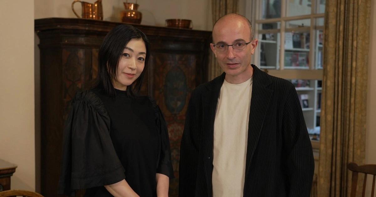 宇多田光、哈拉瑞對談：當AI複製藝術、愛與意識，人類靈感還有價值嗎宇多田光與《人類大歷史》作者哈拉瑞對談 AI 創作。兩人探討 AI 對音樂、藝術的影響，認為人類創作源於本能與掙扎，AI 難以取代。