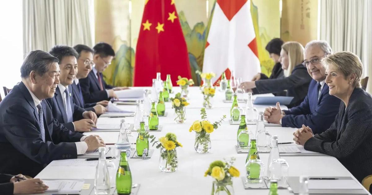 比特幣衝高回落！美對中關稅將降至30%，中對美關稅也降至10%美中貿易談判傳出實質進展但細節未公開，引發加密貨幣市場劇烈波動。比特幣一度衝破 10.5 萬美元後回落，多數山寨幣也隨之回調，市場等待週一白宮公布更詳細的聲明。