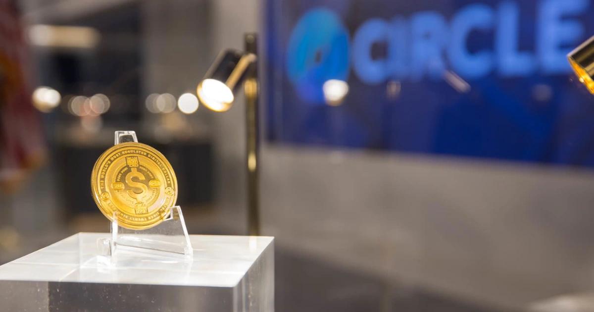 BIS重砲狂轟：穩定幣不具備「貨幣3大要素」，Circle股價暴跌15%BIS 批評穩定幣無法勝任貨幣體系核心角色，導致 Circle 股價暴跌逾 15％，加上 Ark Invest 獲利了結，市場信心受創，後續仍仰賴監管政策釐清角色。