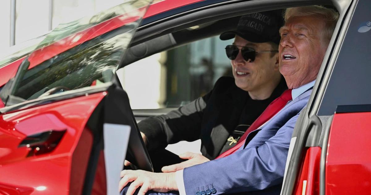 川普、馬斯克同台受訪！大讚特斯拉並宣布購買Cybertruck，還聊了哪些大事？川普宣布購買 Cybertruck，讚揚馬斯克與特斯拉的愛國精神，並談及經濟、貿易與烏俄戰爭的停火協議。