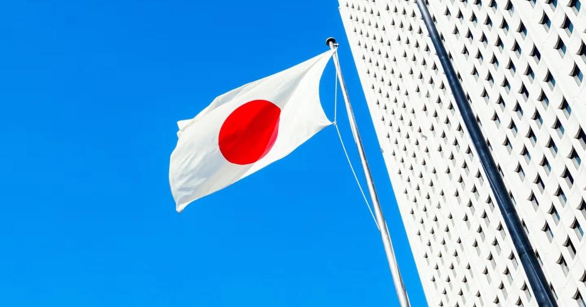 日本加密監管重大轉折？金融廳提議稅改、制度整合，能吸引機構嗎日本擬將加密資產納入金融商品取引法，稅負將降至 20.3％，吸引機構投資並活化市場，但專家提醒需兼顧監管與創新，避免扼殺發展動能。