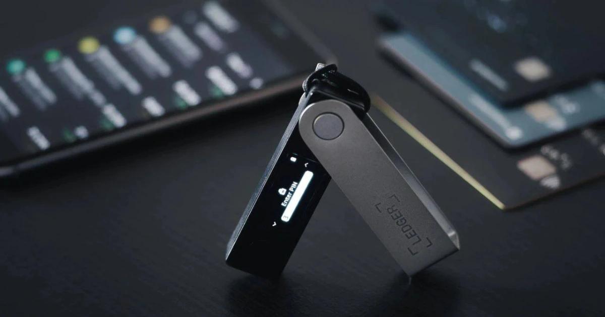 Ledger將停用九年冷錢包Nano S！網炮轟自毀信任，步上蘋果後塵？Ledger 宣布停止支援經典冷錢包 Nano S，引發社群對信任與強制升級的爭議，反映冷錢包開發商在商業與安全之間的拉鋸。