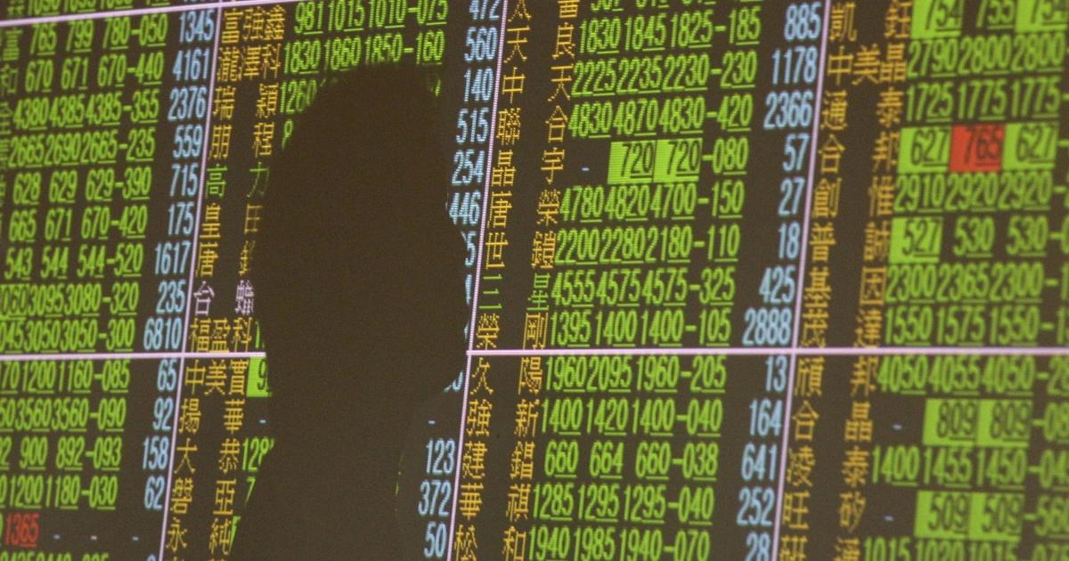 台股開盤跌停！賴清德、金管會祭出救台8策略，國安基金會進場嗎美國對台灣加徵關稅，導致台股開盤暴跌跌停，創盤中最大跌幅。政府提出五大策略應對，金管會也祭出穩定市場措施，國安基金則密切關注。