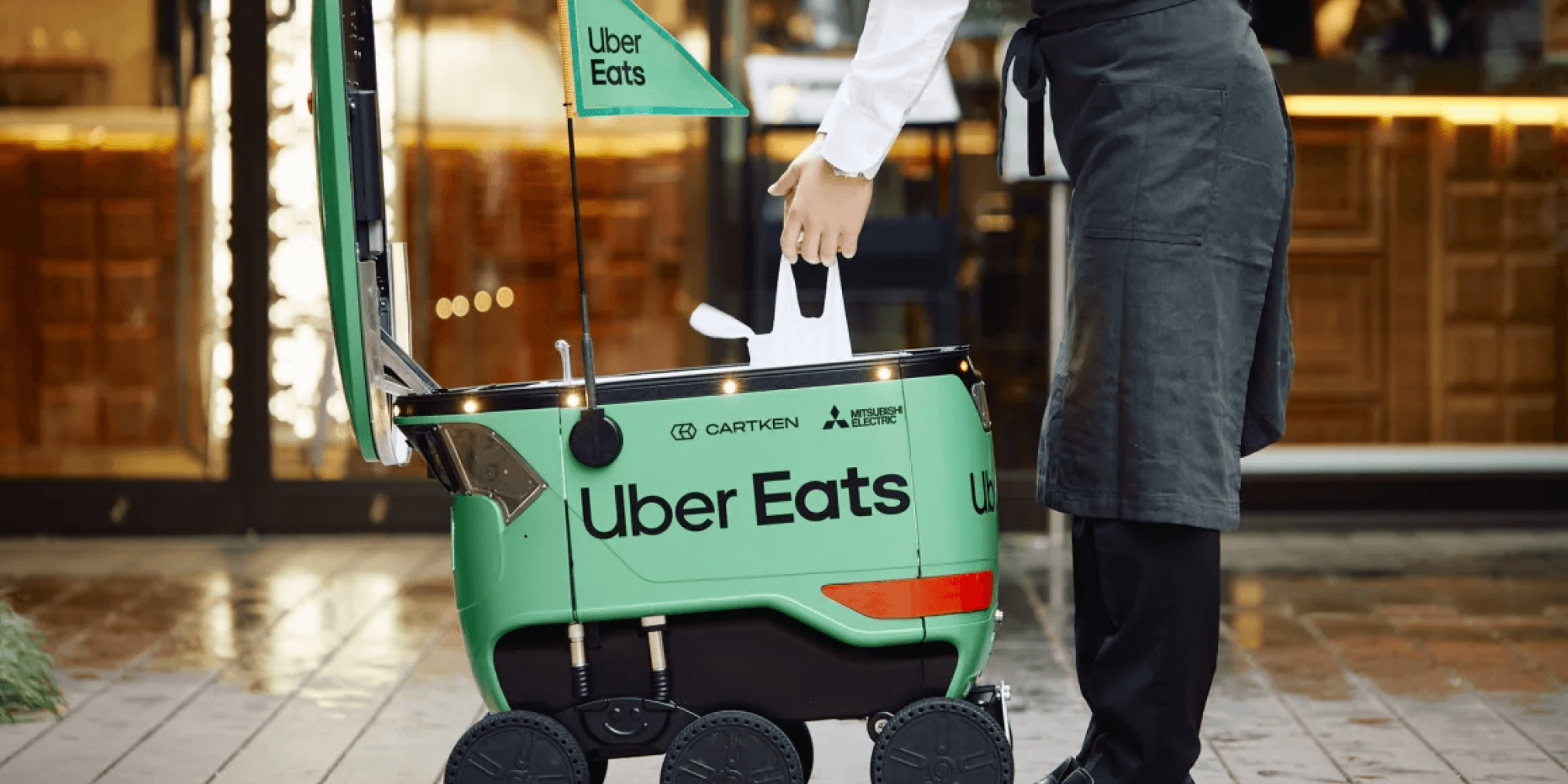 跟外送員搶飯碗？Uber Eats 推「AI 機器人送餐」，網笑：在台灣會摔爛近日，Uber Eats 宣布將原本在美國試行的機器人送餐服務，引入日本東京的部分地區，不少台灣網友就發表了自己的看法，盤點過往，Uber Eats 發展 AI 也行之有年。 
