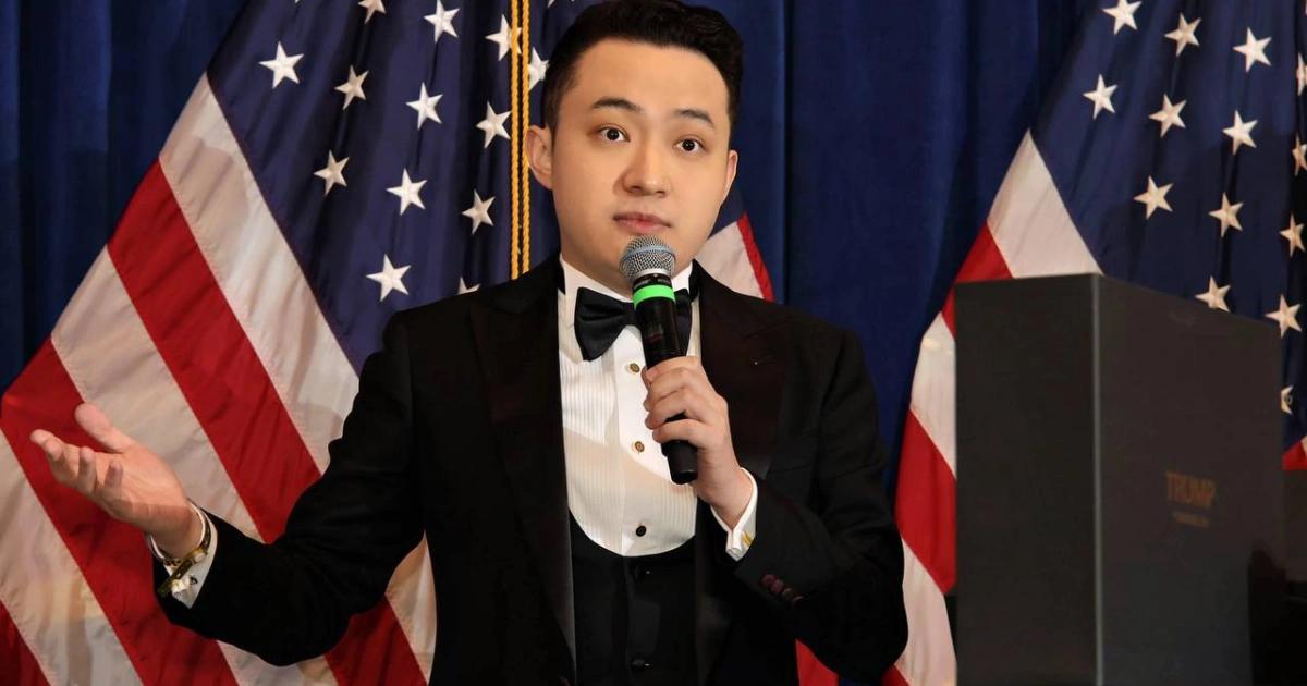 孫哥的Tron要變股票？傳波場計畫借殼上市，新公司要儲備TRX！Tron 計畫透過借殼上市方式與 SRM Entertainment 合作進軍美國資本市場，並注入 2.1 億美元持有 TRX；川普家族深度參與此案，引發市場熱烈反應。