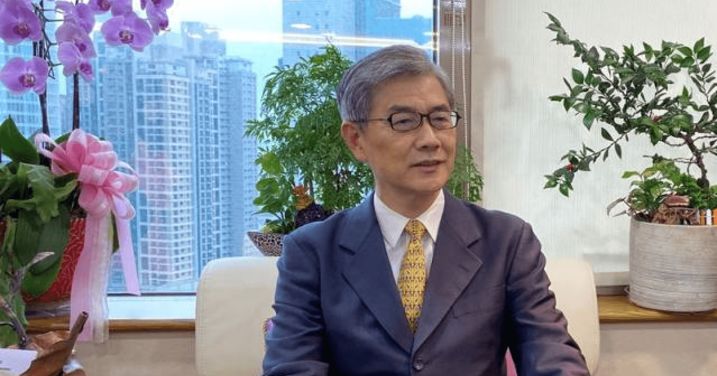 用境外交易所要小心！台灣金管會：未核准設立「風險大」，哪種平台較安全去年 FTX 交易所無預警破產、澳豐基金詐騙案震驚全台。金管會就點名了三大境外投資風險：境外虛擬資產交易平台、非法境外基金、境外證券商與平台，呼籲民眾要在投資前「停看聽」。