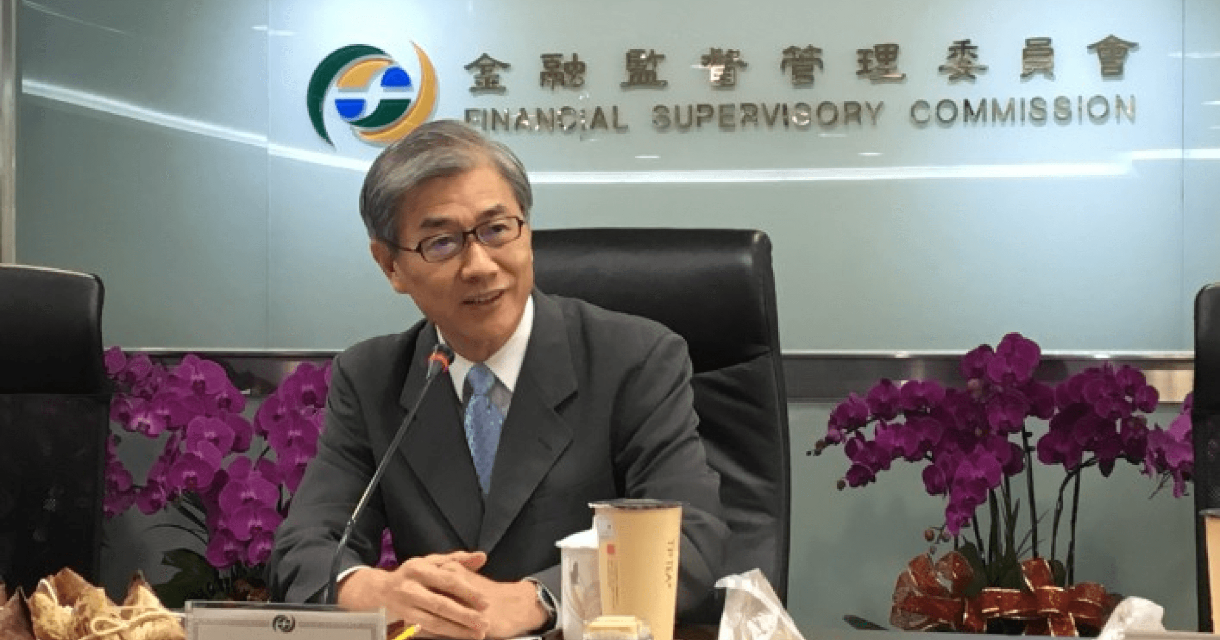 「虛擬貨幣」一詞或成歷史？金管會加密規範9月出爐，九大指導原則搶先看臺灣金管會主委黃天牧 5 月曾表示，關於加密貨幣的自律規範最快會在 9 月出爐，而近日金管會除了可能順應國際變化，將虛擬貨幣定義為「加密資產」外，也公布了 9 大主要指導原則。 