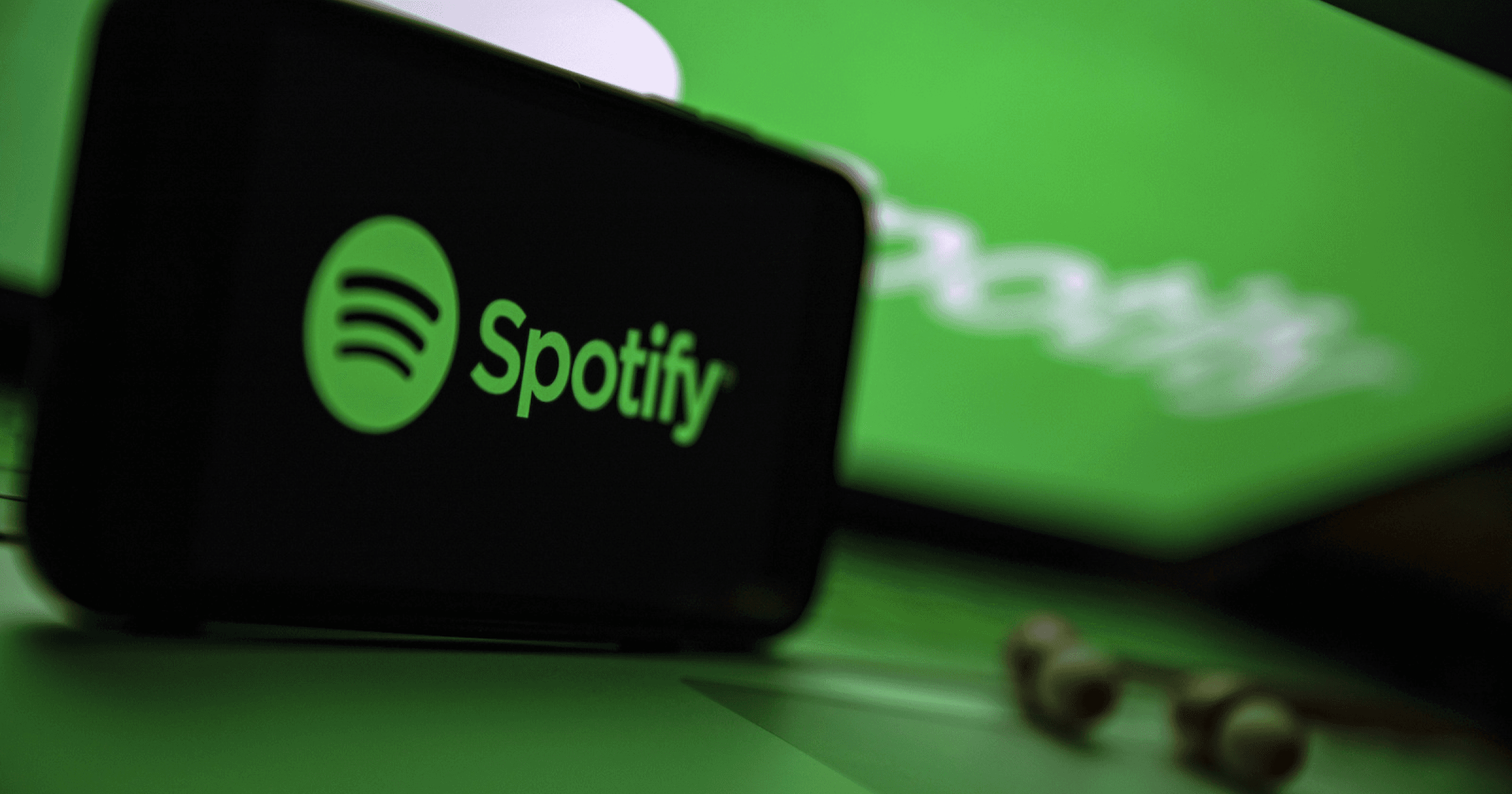 NFT 賦能用聽的！Spotify 結合項目打造「持有者專屬歌單」目前常見的 NFT 賦能，包括實體商品、線下活動、空投與白名單資格等。不過，Spotify 近期正跟部分 NFT 項目進行測試合作，持有者可聆聽項目方提供的專屬歌單，打造可以聽的賦能。
