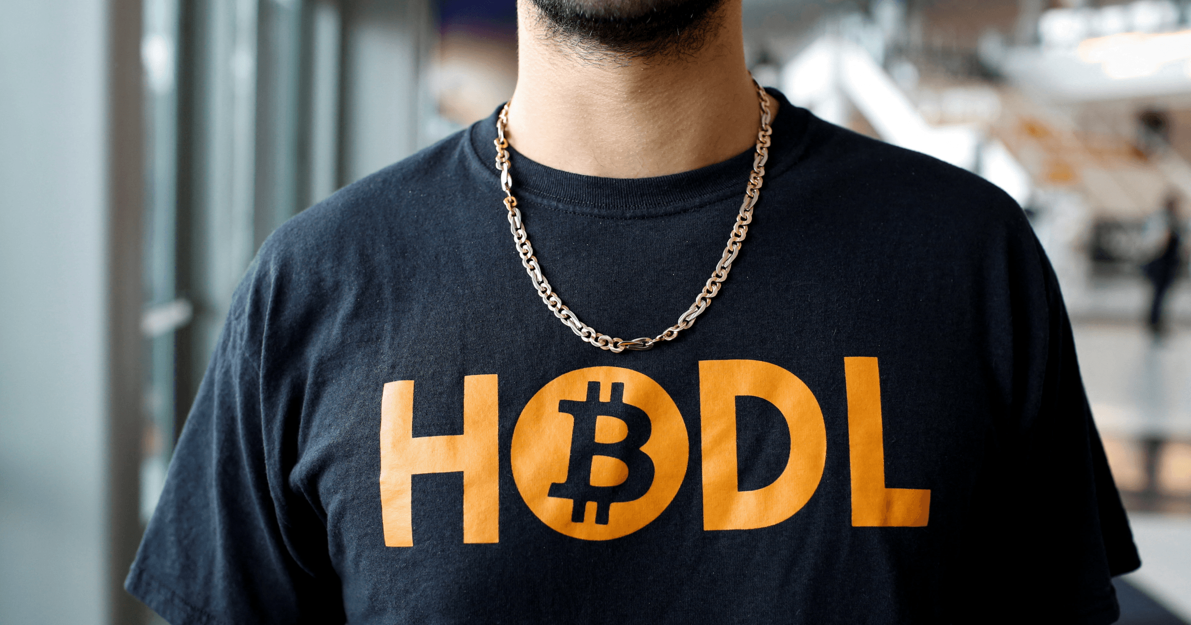 「比特幣Hodler」比較拿得住？為何短期持有者撐不住了，長期持有者卻在抄底？當比特幣突破 27,000 美元之時，有分析師引用鏈上數據表示，短期持有者正在拋售，而長期持有者則正在找機會買入。