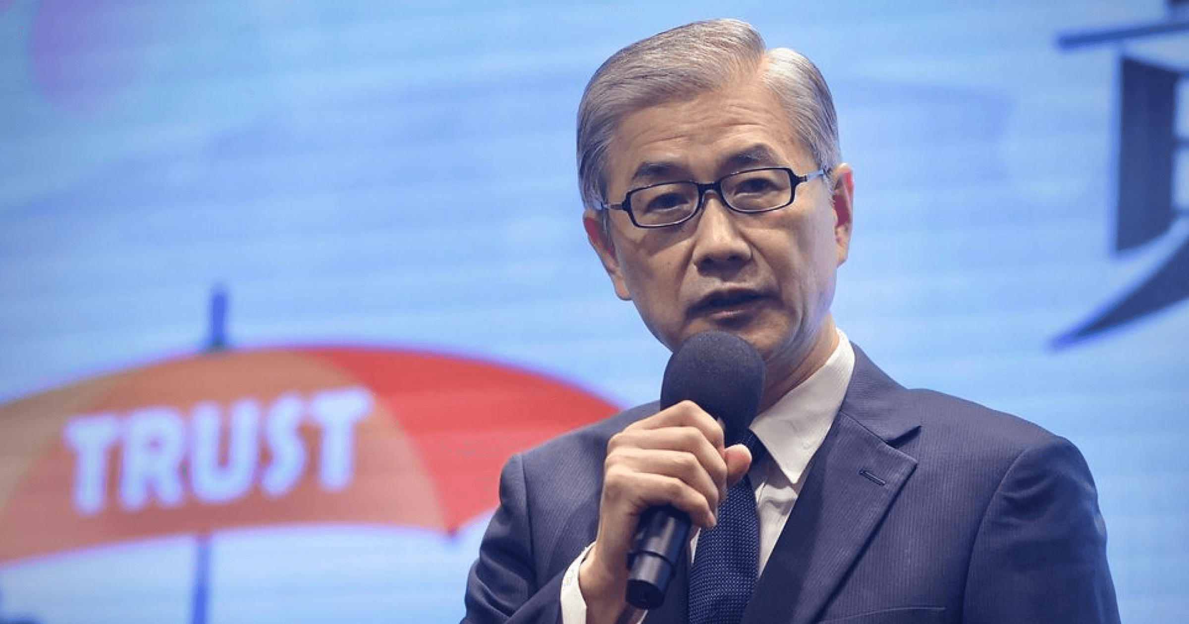 金管會管定AI！新監管原則8月出爐，AIＸ金融竟有6大風險金管會主委黃天牧指出，要特別重視 AI 對金融產生另一新型態的破壞，今年 8 月將端出金融科技發展方案 2.0，訂定出大原則讓金融業者依循。究竟 AI X 金融會有何風險？其實央行早就示警過。
