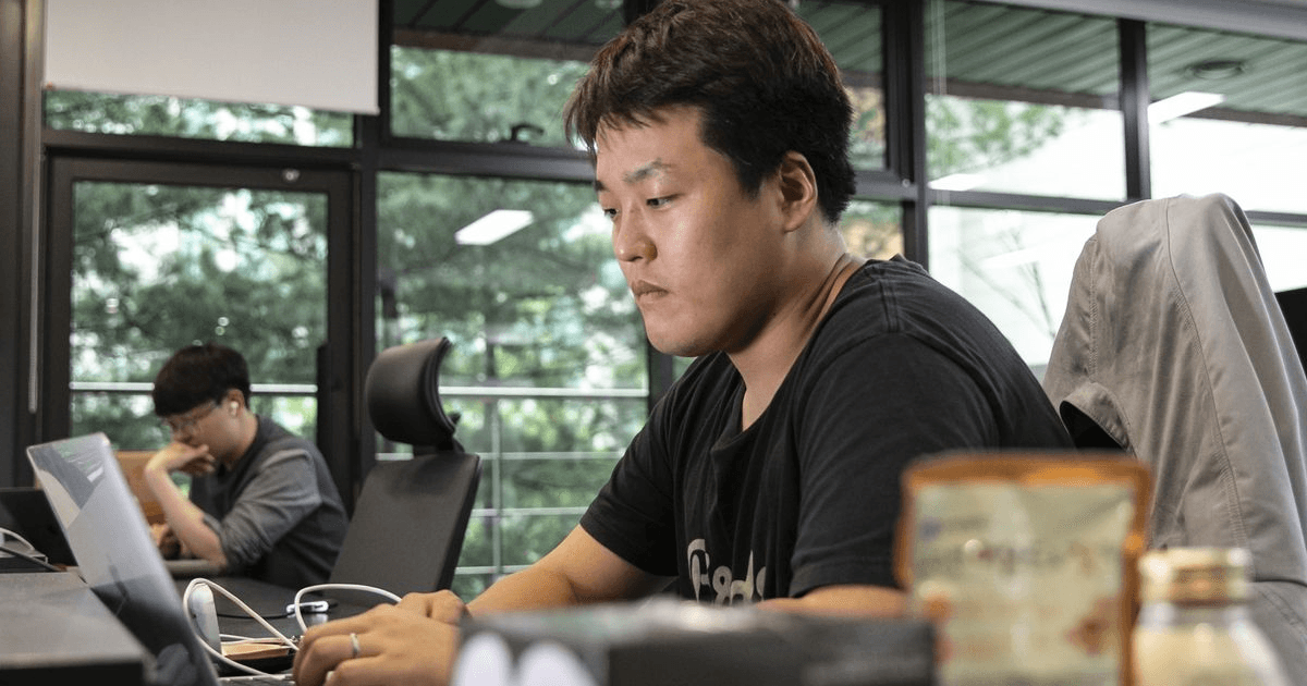 韓媒稱檢方逮捕 Do Kwon 左右手！法院打臉：已駁回逮捕令韓媒稱檢方逮捕 Do Kwon 左右手，當地法院卻駁回了逮捕令，而 Do Kwon 也提出對抗護照禁令的方法。