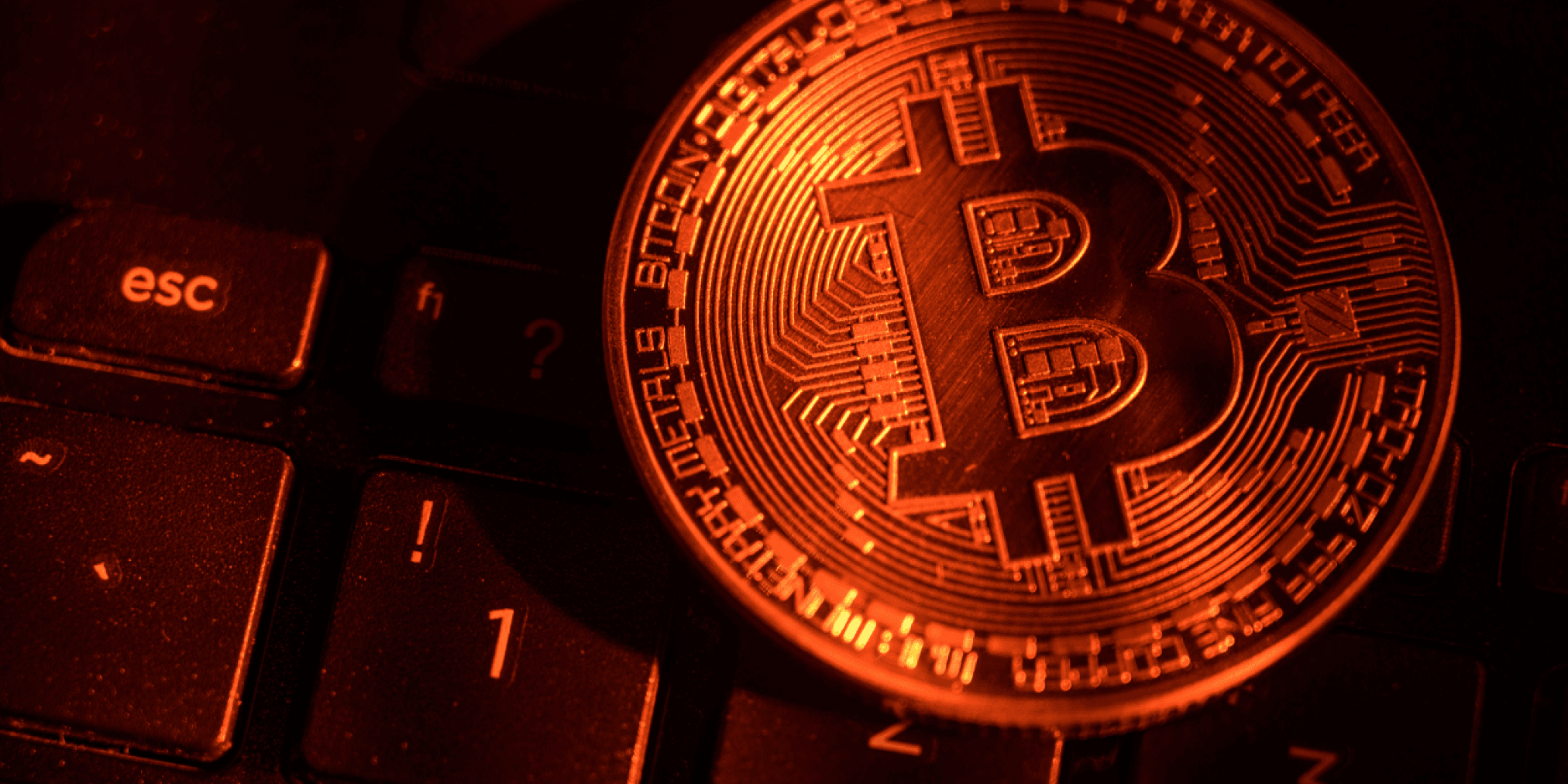 美聯準 5 月確定不降息！市場避險情緒升溫，分析師：比特幣恐跌到「這點位」 美聯準（FED）確定將聯邦基準利率穩定在 5.25% 至 5.5% 之間，與預期不符，與此同時市場避險情緒升溫，比特幣一度跌破 57,000 美元。 