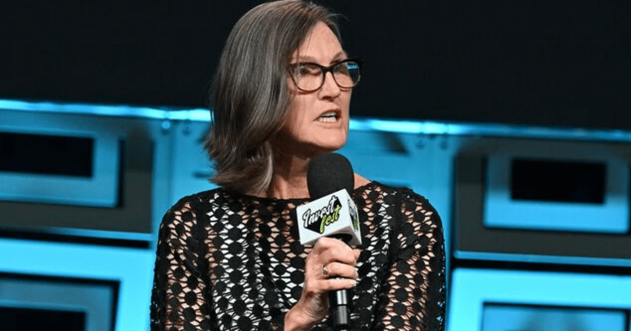 女股神教你買比特幣！方舟揭 2024 年「4 大利好」，最佳投資配置是多少？ 由女股神 Cathie Wood 帶領的方舟投資，在一份名為「Big idea 2024」的報告中，針對新一年的比特幣發展，做了詳細的調查報告。 