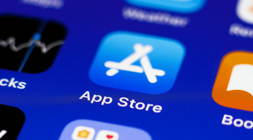 幣圈怒了！AppStore 接納 NFT，「蘋果稅」卻高達 3 成蘋果開放銷售 NFT 的應用程式上架 App Store ，然而令許多人不滿的是，蘋果將從每筆交易中抽取高達 30% 的佣金。